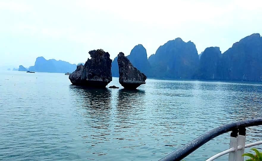 Hòn Gà Chọi (Trống Mái) biểu tượng của vịnh Hạ Long