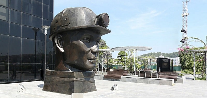 Bức tượng người thợ mỏ