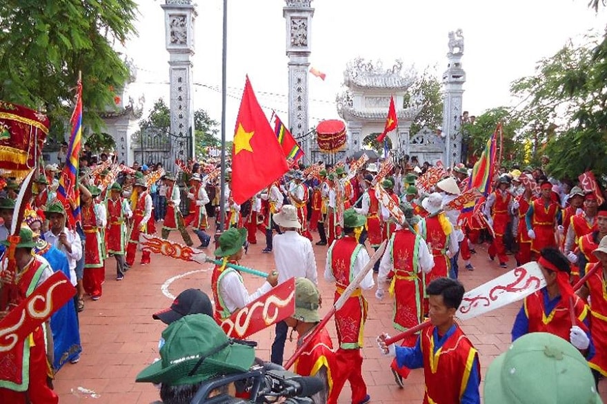 Độc đáo lễ hội chèo bơi Quan Lạn