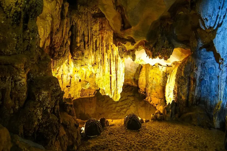 Hang Sửng Sốt