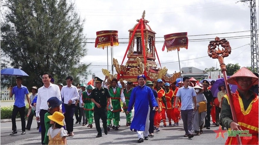 Lễ “Khóa làng” và “cải tịch”. (Ảnh báo  quân đội nhân dân)