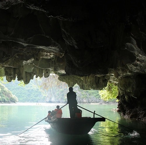 Khám phá hang Động