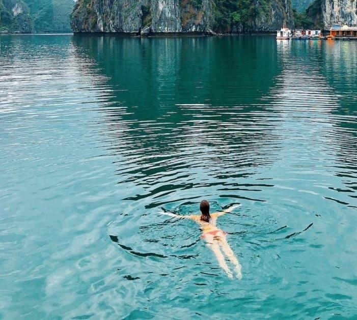 Tắm biển và thư giãn